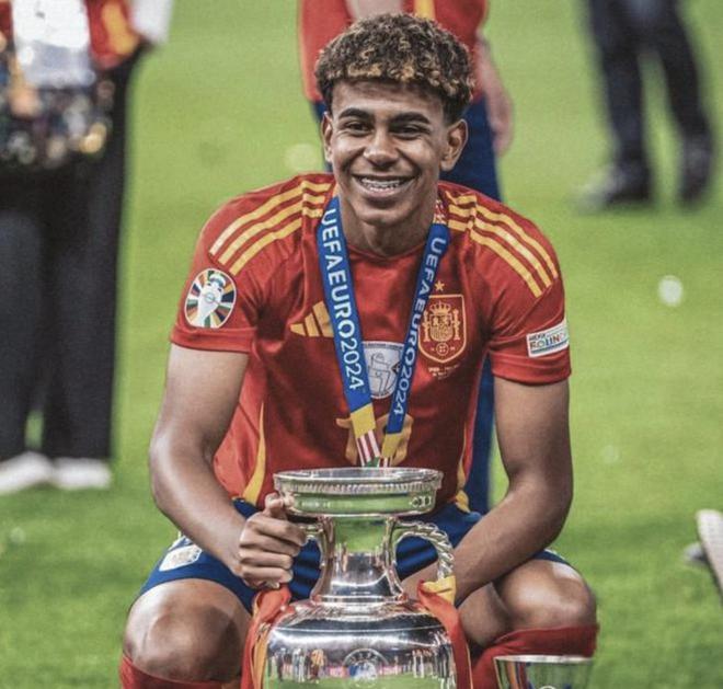 我一直都觉得，只要詹姆斯没退役，他就全明星首发，今年这是要变了吗？另外，英格拉姆最近要继续努力呀，职业生涯第二次全明星有望！